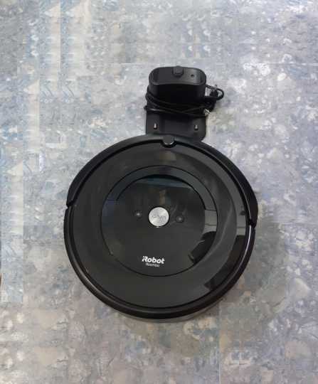 Robot hút bụi Roomba E5